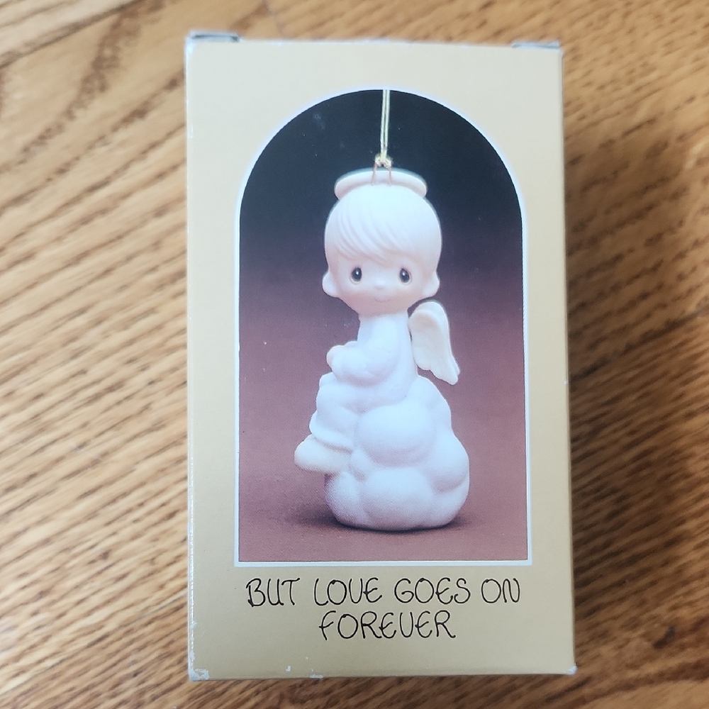 Precious Moments Angel on Cloud Figurine - Cream and Gold